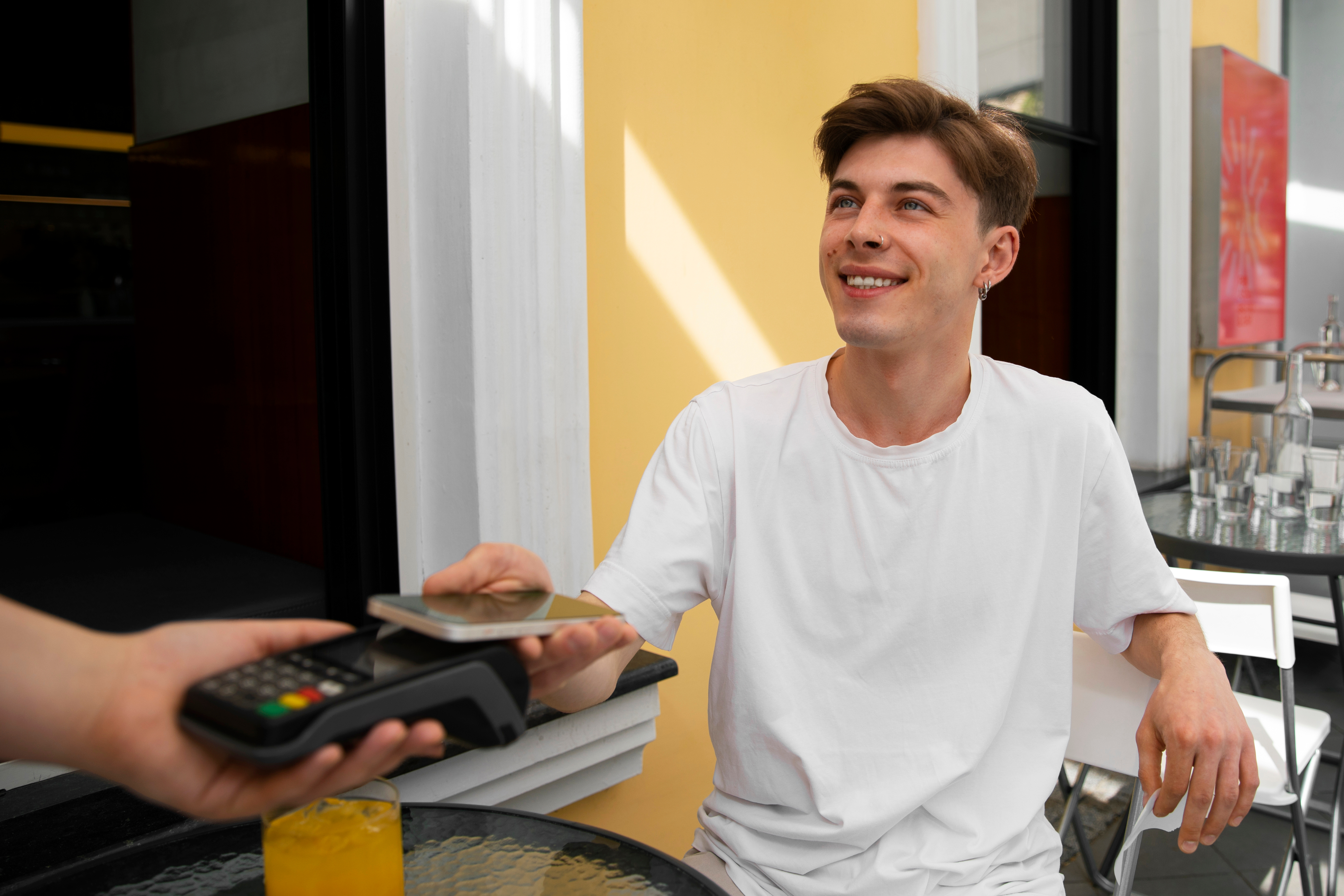 Quản lý cửa hàng rượu